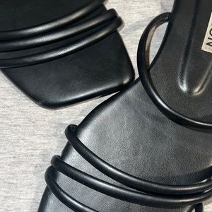 Women’s sandals in a size 8, BRAND NEW